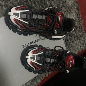 Balenciagia track2